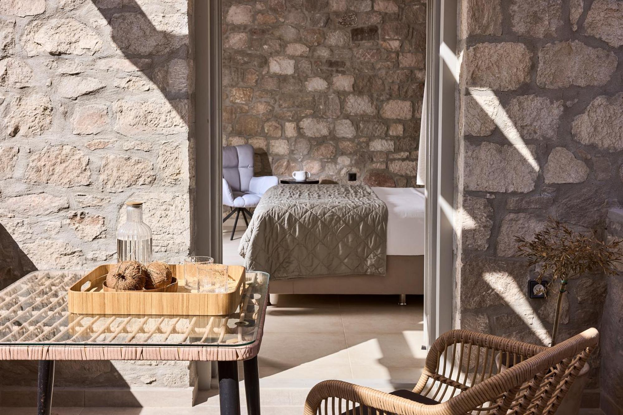 Kedros Milos Suites Adamantas  Zimmer foto