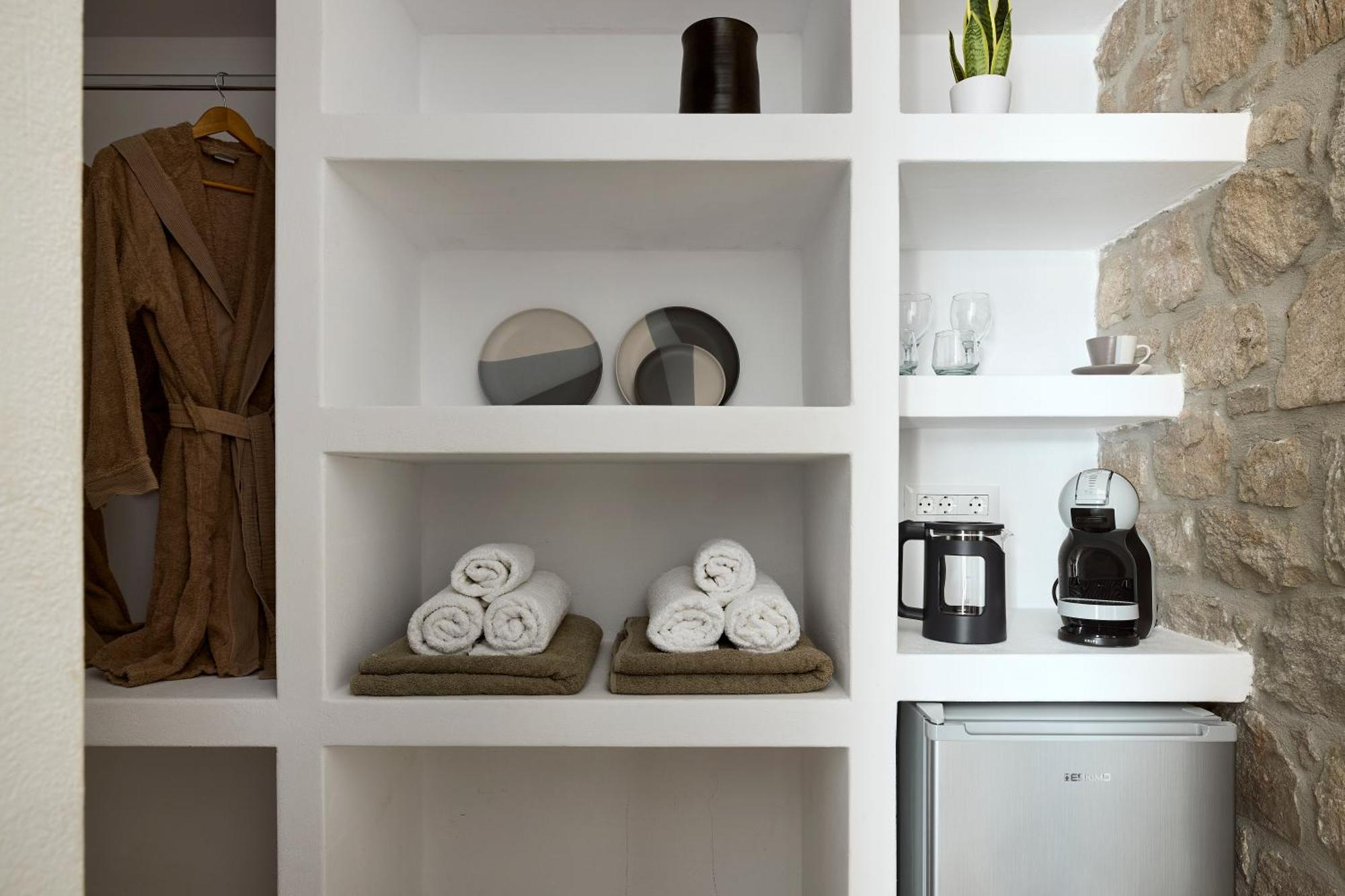 Kedros Milos Suites Adamantas  Zimmer foto